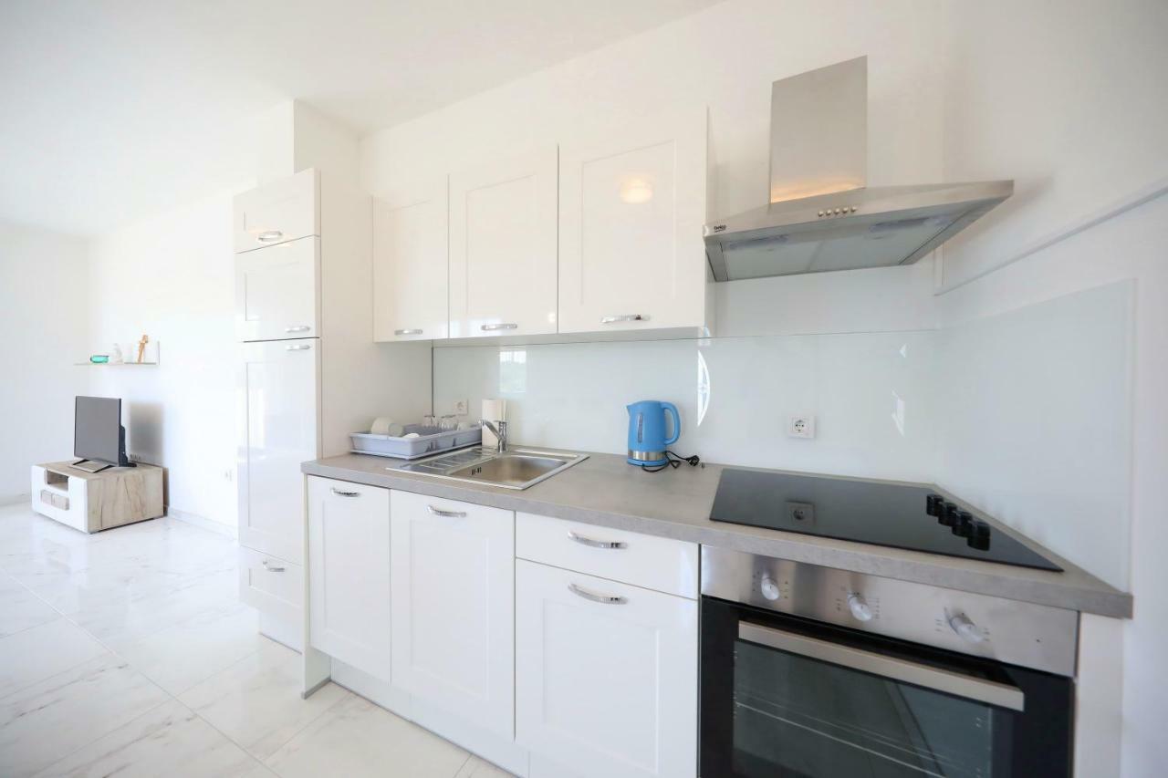 Apartmani Vlado Mitar Sukošan エクステリア 写真