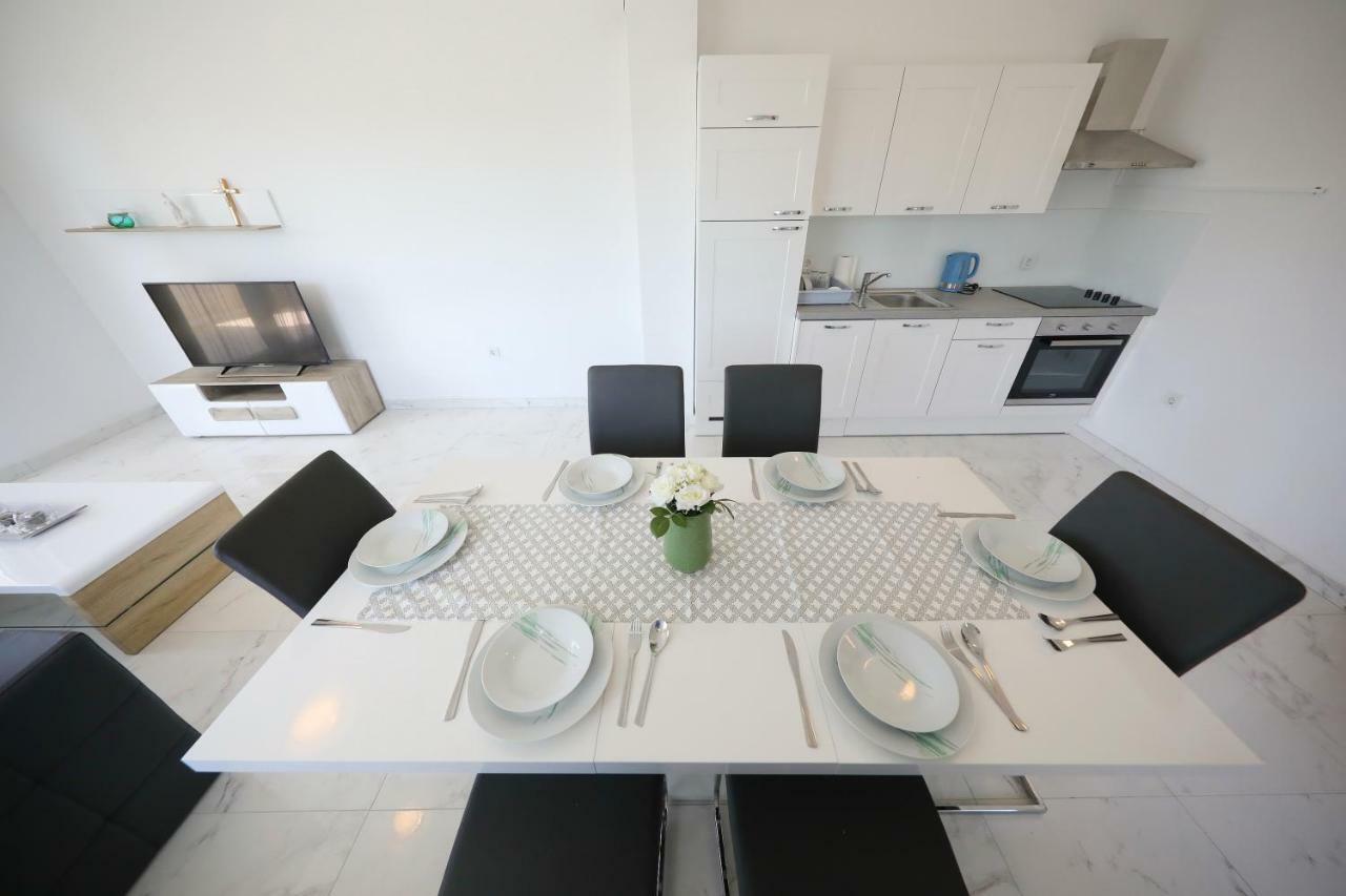 Apartmani Vlado Mitar Sukošan エクステリア 写真